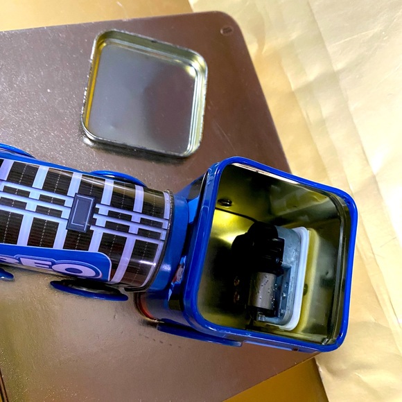 OREO TIN TRAIN VTG 1997 KEY & MUSIC BOX INSIDE PLAYS IT’S A SMALL WORLD NABISCO - Picture 7 of 13